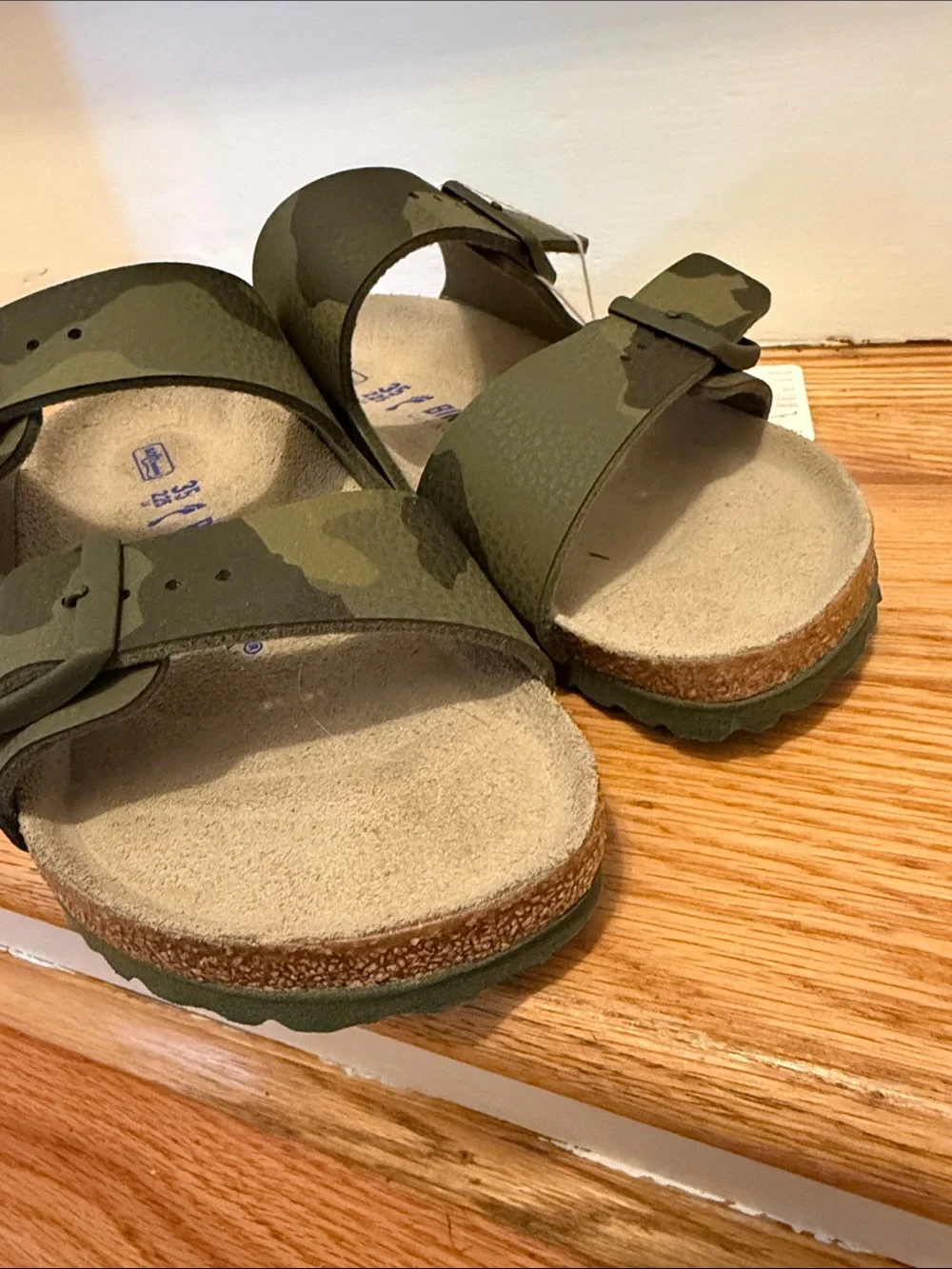 Birkenstock Kids Camo Two-Strap Arizona Sandals in Olive size 35 (NWT)
